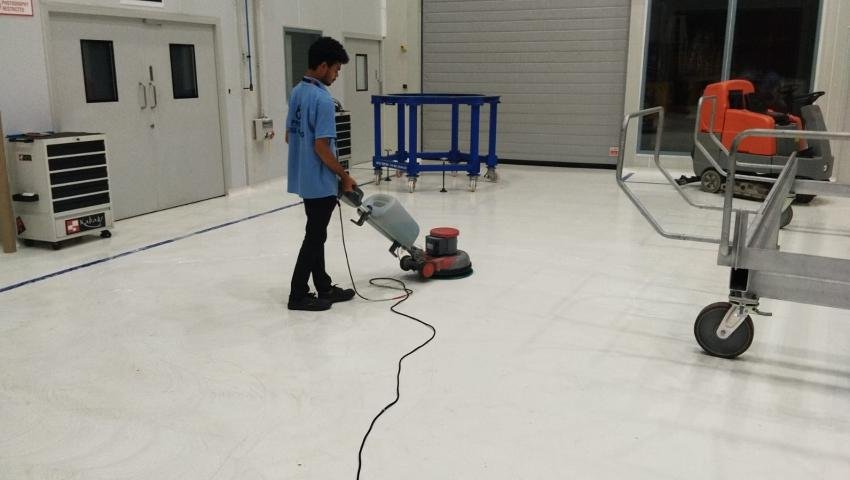 🪟 Glass & Façade Cleaning